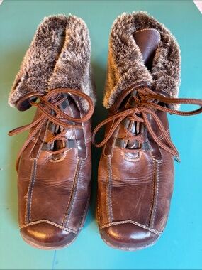Rieker Brown Lace-Up Women's Boots with Faux Fur Collar